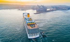 What types of vessels dock at the Port of San Antonio